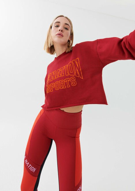 Full Twist Cropped Sweat in Chilli