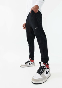 Fortitude Trackpant in Black